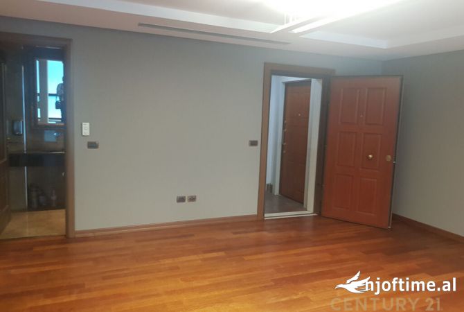 Ambient biznesi me qera 3+1 ne Tirane - 800 Euro