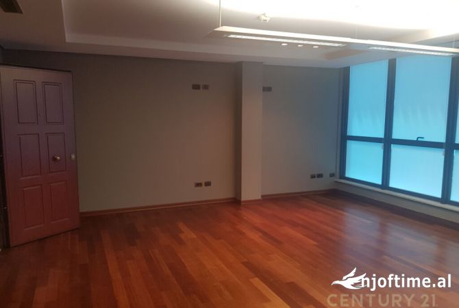 Ambient biznesi me qera 3+1 ne Tirane - 800 Euro