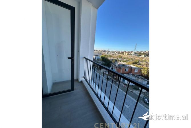 Shtepi ne shitje Apartament ne Tirane, 3+1, Mobilimi Bosh, pa mobiluar, Pagesa 133,000  Euro.