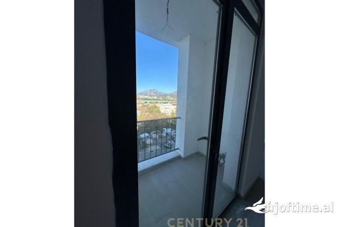 Shtepi ne shitje Apartament ne Tirane, 3+1, Mobilimi Bosh, pa mobiluar, Pagesa 133,000  Euro.