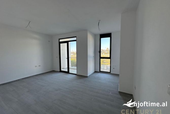 Shtepi ne shitje Apartament ne Tirane, 2+1, Mobilimi Bosh, pa mobiluar, Pagesa 120,000  Euro.