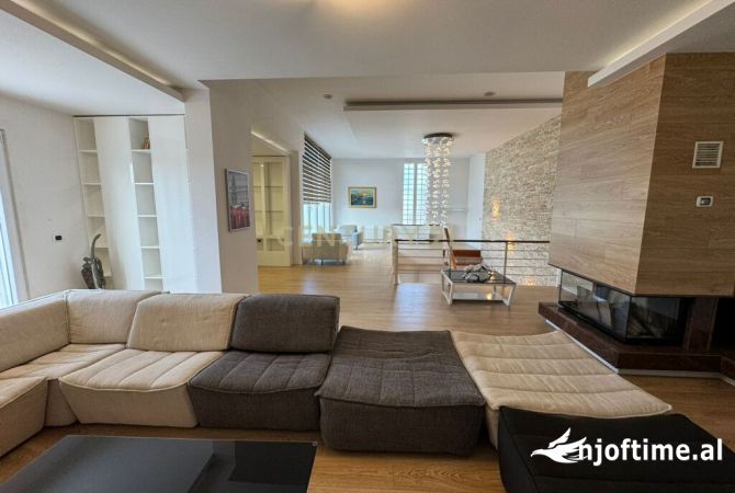 Shtepi ne shitje Duplex(shtepi me 2 kate) ne Tirane, 4+1, Mobilimi E mobiluar, Pagesa 280,000  Euro.