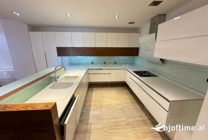 Shtepi ne shitje Duplex(shtepi me 2 kate) ne Tirane, 4+1, Mobilimi E mobiluar, Pagesa 280,000  Euro.