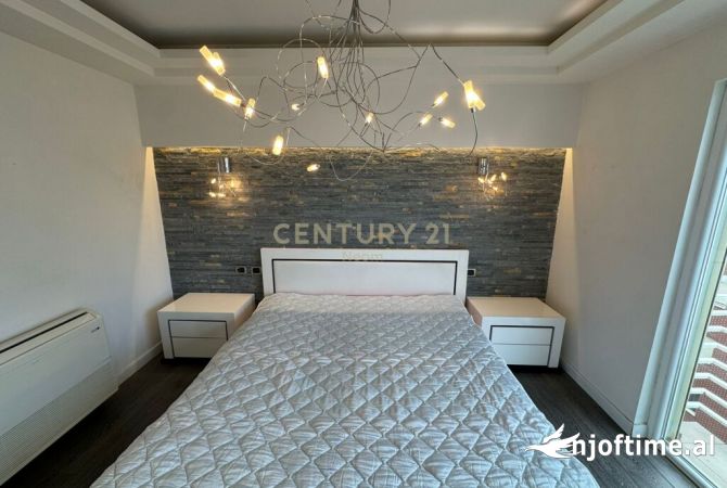 Shtepi ne shitje Duplex(shtepi me 2 kate) ne Tirane, 4+1, Mobilimi E mobiluar, Pagesa 280,000  Euro.