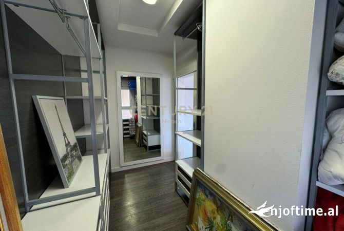 Shtepi ne shitje Duplex(shtepi me 2 kate) ne Tirane, 4+1, Mobilimi E mobiluar, Pagesa 280,000  Euro.