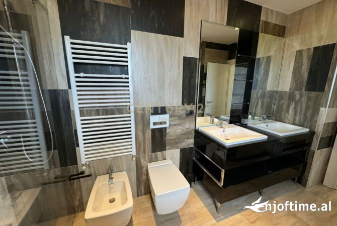 Shtepi ne shitje Duplex(shtepi me 2 kate) ne Tirane, 4+1, Mobilimi E mobiluar, Pagesa 280,000  Euro.