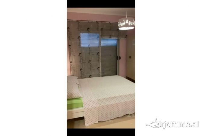 Shtepi ne shitje Apartament ne Tirane, 2+1, Mobilimi E mobiluar, Pagesa 138,000  Euro.