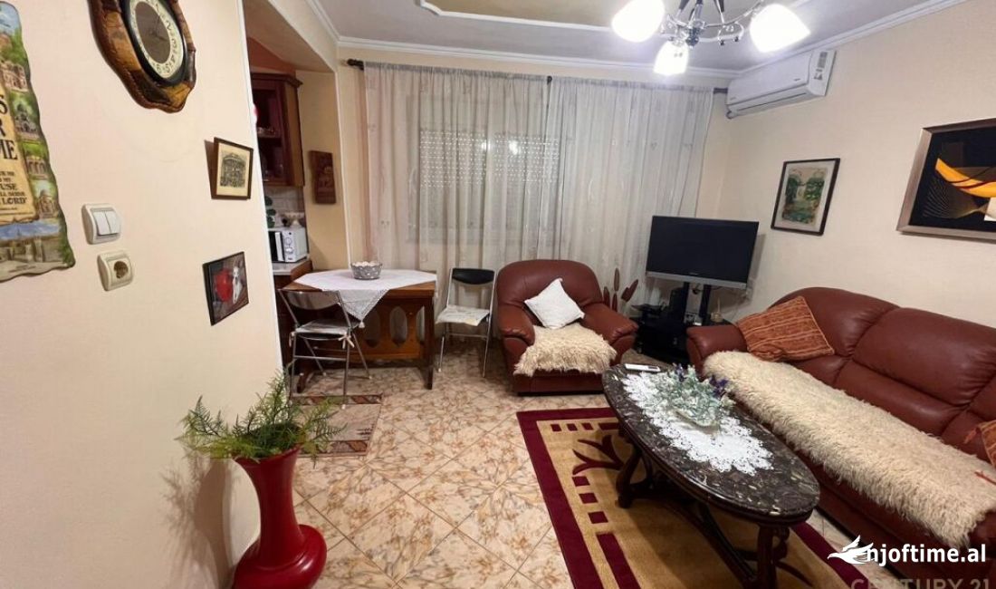 Shtepi ne shitje Apartament ne Tirane, 2+1, Mobilimi E mobiluar, Pagesa 130,000  Euro.