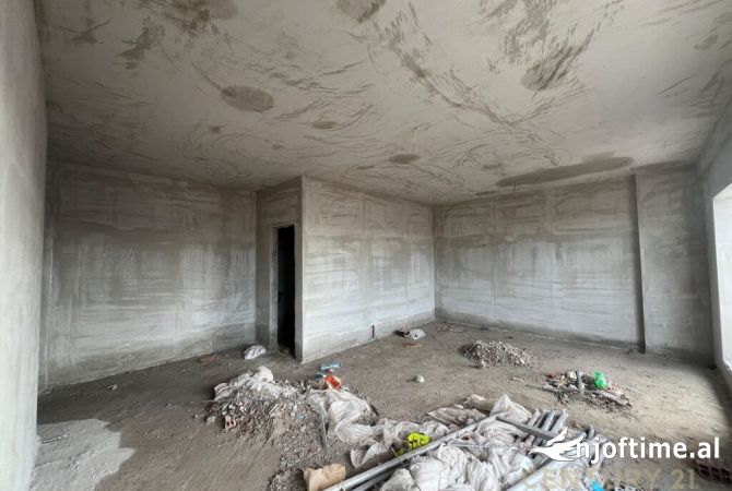 Shtepi ne shitje Apartament ne Tirane, 2+1, Mobilimi Bosh, pa mobiluar, Pagesa 155,000  Euro.