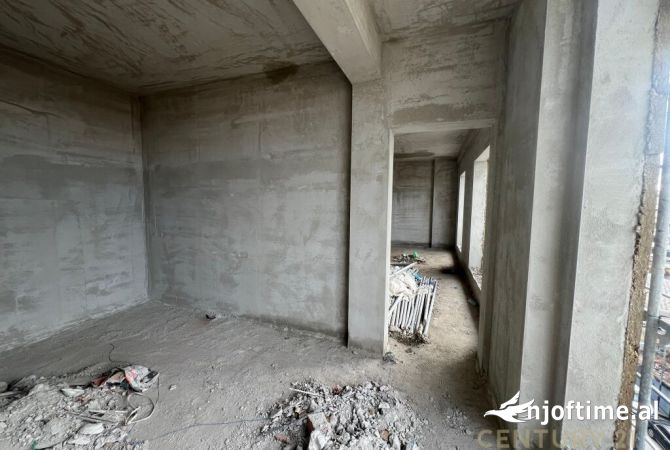 Shtepi ne shitje Apartament ne Tirane, 2+1, Mobilimi Bosh, pa mobiluar, Pagesa 155,000  Euro.