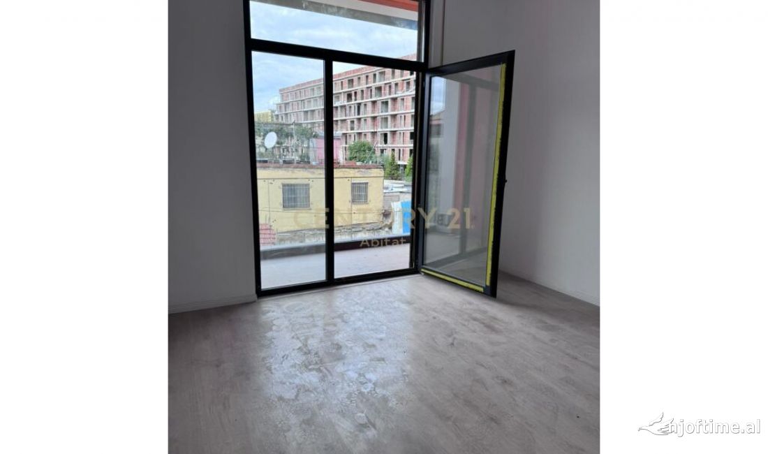 Shtepi ne shitje Apartament ne Tirane, 1+1, Mobilimi Bosh, pa mobiluar, Pagesa 125,000  Euro.