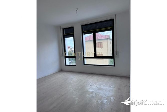 Shtepi ne shitje Apartament ne Tirane, 1+1, Mobilimi Bosh, pa mobiluar, Pagesa 125,000  Euro.
