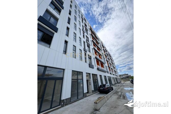 Shtepi ne shitje Apartament ne Tirane, 1+1, Mobilimi Bosh, pa mobiluar, Pagesa 125,000  Euro.