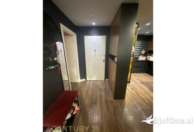 Shtepi ne shitje Apartament ne Tirane, 2+1, Mobilimi E mobiluar, Pagesa 240,000  Euro.