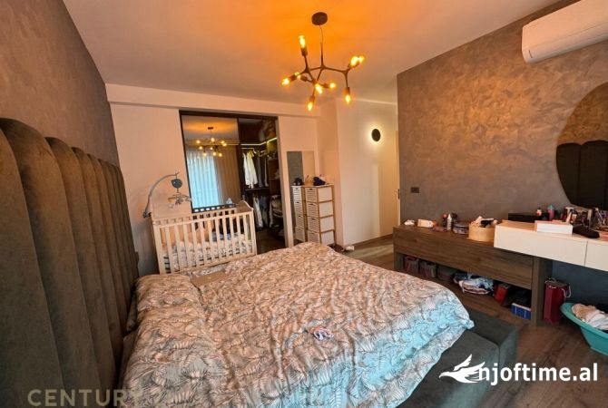 Shtepi ne shitje Apartament ne Tirane, 2+1, Mobilimi E mobiluar, Pagesa 240,000  Euro.