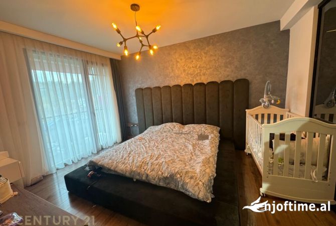 Shtepi ne shitje Apartament ne Tirane, 2+1, Mobilimi E mobiluar, Pagesa 240,000  Euro.