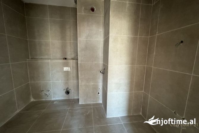 Shtepi ne shitje Apartament ne Tirane, 2+1, Mobilimi Pjeserisht e mobiluar, Pagesa 157,000  Euro.