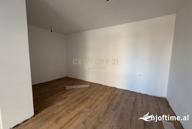 Shtepi ne shitje Apartament ne Tirane, 1+1, Mobilimi Bosh, pa mobiluar, Pagesa 105,500  Euro.