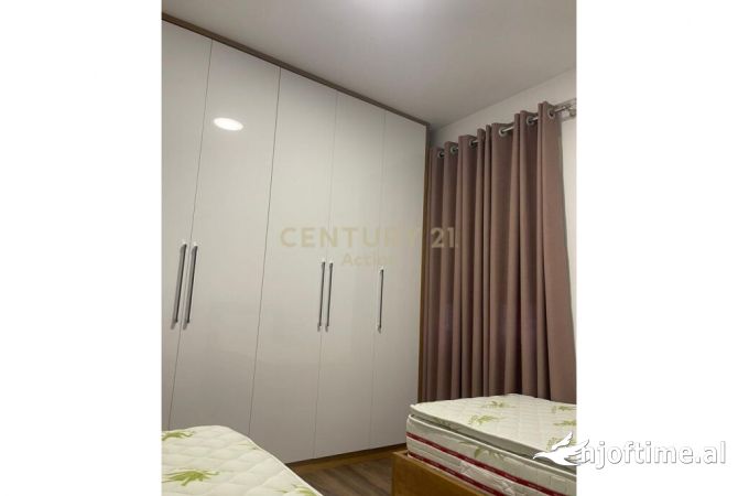 Shtepi ne shitje Apartament ne Tirane, 2+1, Mobilimi E mobiluar, Pagesa 149,000  Euro.