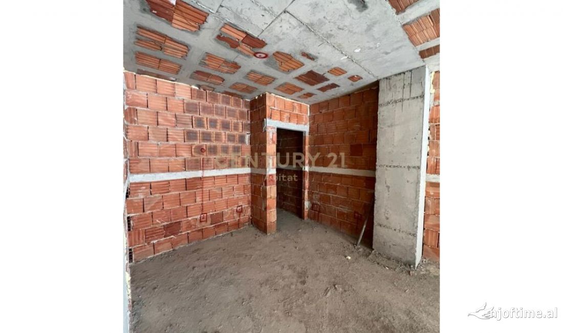 Shtepi ne shitje Apartament ne Tirane, 1+1, Mobilimi Bosh, pa mobiluar, Pagesa 125,000  Euro.