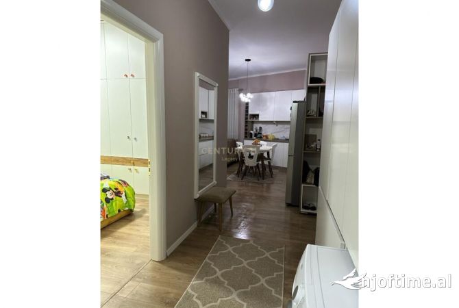 Shtepi me qera Apartament ne Tirane, 2+1, Mobilimi E mobiluar, Pagesa 650  Euro.