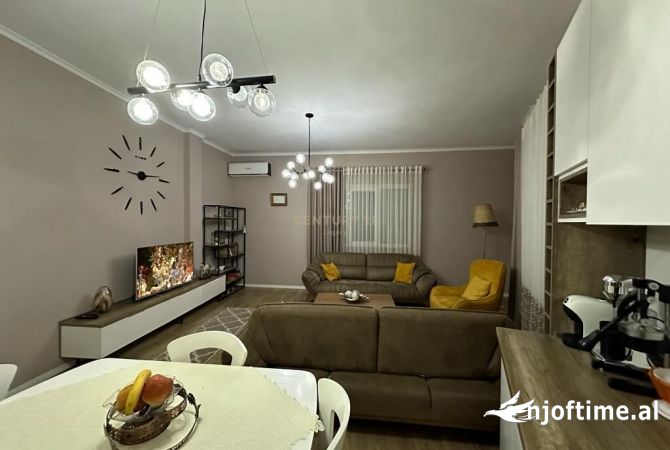 Shtepi me qera Apartament ne Tirane, 2+1, Mobilimi E mobiluar, Pagesa 650  Euro.