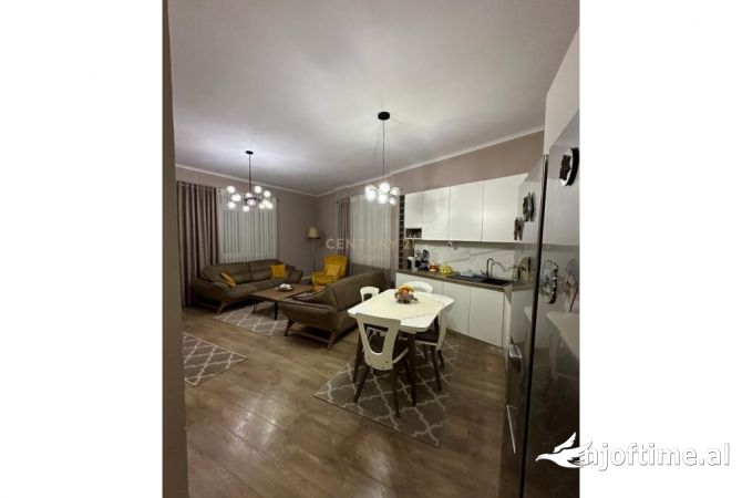 Shtepi me qera Apartament ne Tirane, 2+1, Mobilimi E mobiluar, Pagesa 650  Euro.