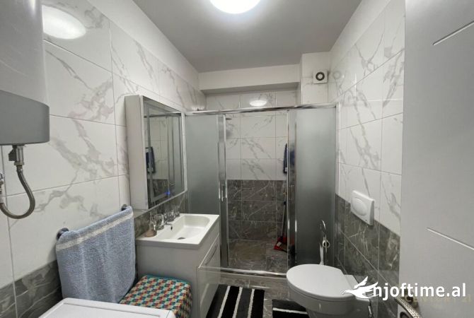 Shtepi me qera Apartament ne Tirane, 2+1, Mobilimi E mobiluar, Pagesa 650  Euro.