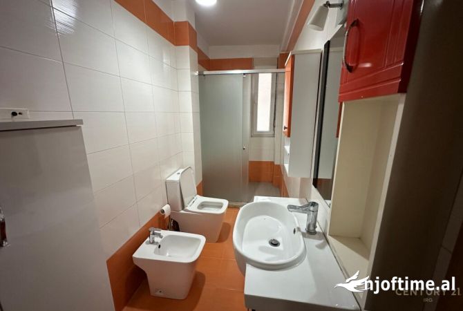 Shtepi ne shitje Apartament ne Tirane, 2+1, Mobilimi E mobiluar, Pagesa 249,000  Euro.
