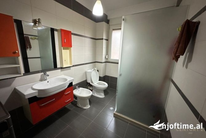 Shtepi ne shitje Apartament ne Tirane, 2+1, Mobilimi E mobiluar, Pagesa 249,000  Euro.