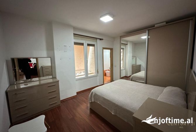 Shtepi ne shitje Apartament ne Tirane, 2+1, Mobilimi E mobiluar, Pagesa 249,000  Euro.