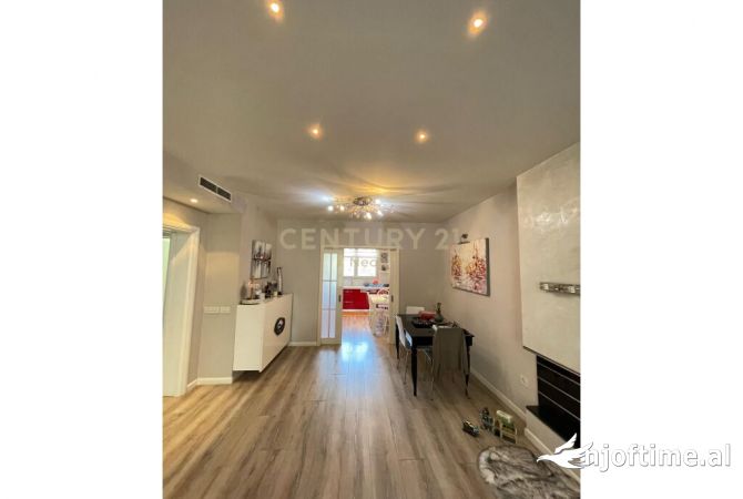 Shtepi ne shitje Apartament ne Tirane, 3+1, Mobilimi E mobiluar, Pagesa 320,000  Euro.
