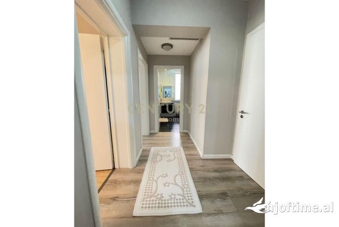 Shtepi ne shitje Apartament ne Tirane, 3+1, Mobilimi E mobiluar, Pagesa 320,000  Euro.