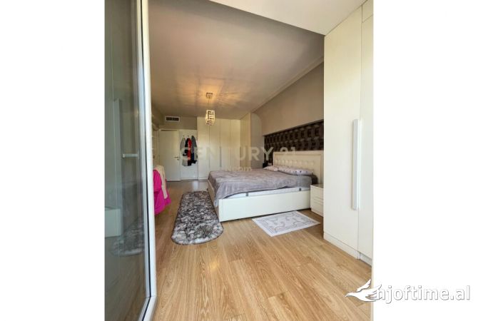 Shtepi ne shitje Apartament ne Tirane, 3+1, Mobilimi E mobiluar, Pagesa 320,000  Euro.