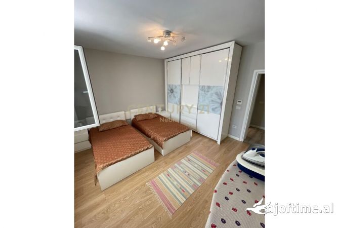 Shtepi ne shitje Apartament ne Tirane, 3+1, Mobilimi E mobiluar, Pagesa 320,000  Euro.