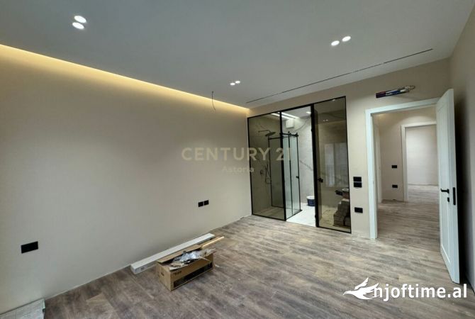 Shtepi ne shitje Apartament ne Tirane, 3+1, Mobilimi Pjeserisht e mobiluar, Pagesa 249,000  Euro.