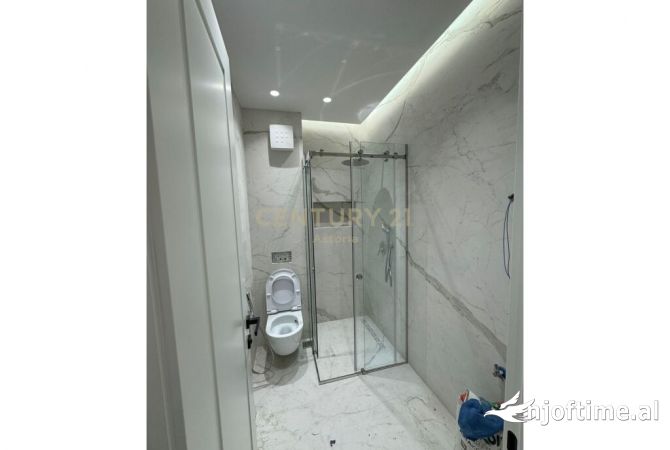 Shtepi ne shitje Apartament ne Tirane, 3+1, Mobilimi Pjeserisht e mobiluar, Pagesa 249,000  Euro.