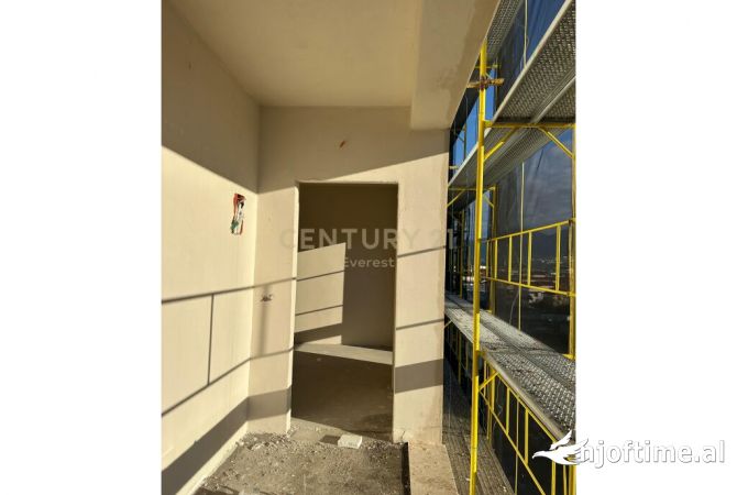 Shtepi ne shitje Apartament ne Tirane, 2+1, Mobilimi Bosh, pa mobiluar, Pagesa 103,000  Euro.