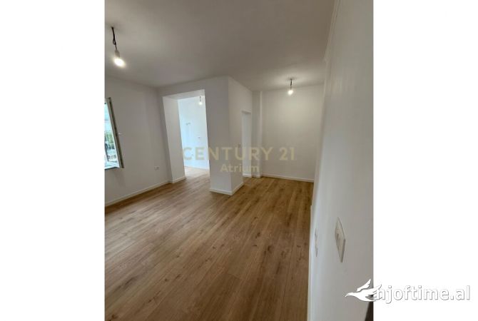 Shtepi ne shitje Apartament ne Tirane, 2+1, Mobilimi Bosh, pa mobiluar, Pagesa 185,000  Euro.