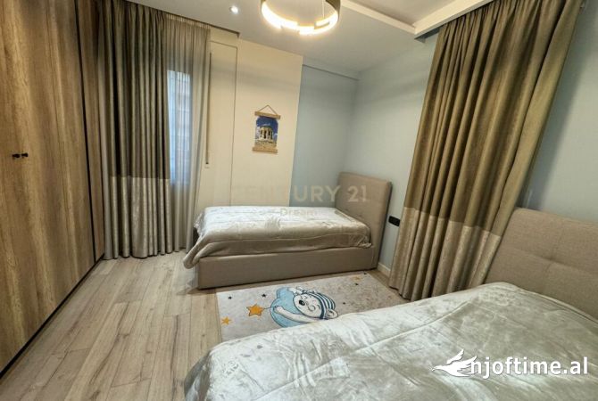 Shtepi ne shitje Apartament ne Tirane, 2+1, Mobilimi E mobiluar, Pagesa 245,000  Euro.