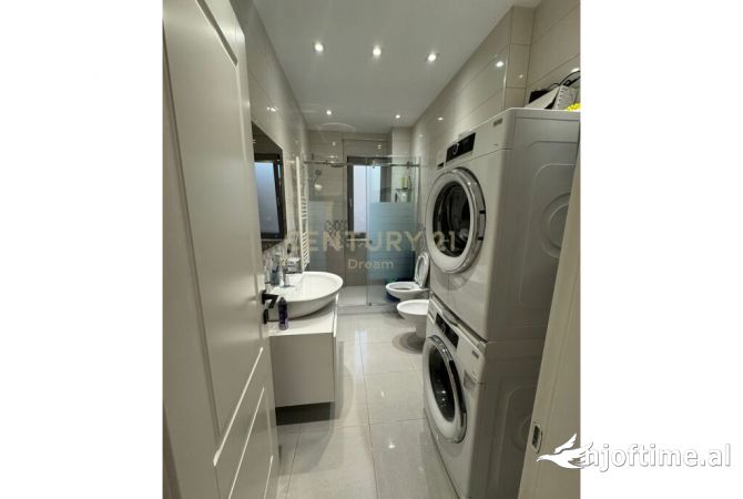 Shtepi ne shitje Apartament ne Tirane, 2+1, Mobilimi E mobiluar, Pagesa 245,000  Euro.