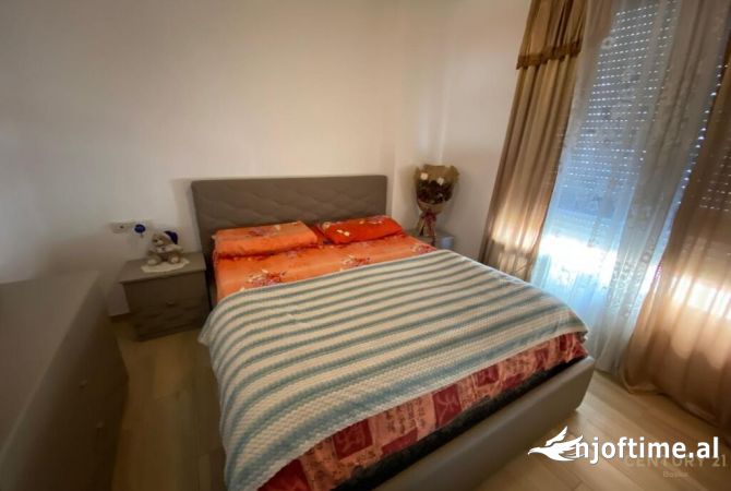 Shtepi ne shitje Apartament ne Tirane, 2+1, Mobilimi E mobiluar, Pagesa 198,000  Euro.