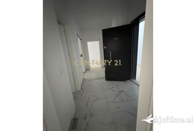 Shtepi ne shitje Apartament ne Tirane, 2+1, Mobilimi Bosh, pa mobiluar, Pagesa 90,000  Euro.