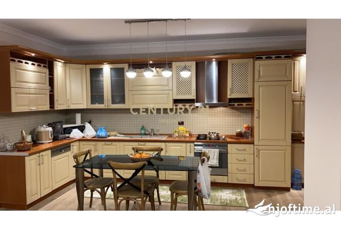 Shtepi ne shitje Apartament ne Tirane, 2+1, Mobilimi E mobiluar, Pagesa 250,000  Euro.