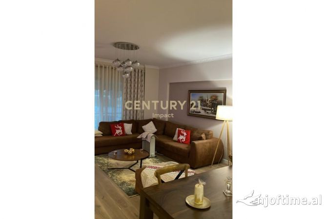 Shtepi ne shitje Apartament ne Tirane, 2+1, Mobilimi E mobiluar, Pagesa 250,000  Euro.