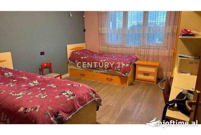 Shtepi ne shitje Apartament ne Tirane, 2+1, Mobilimi E mobiluar, Pagesa 250,000  Euro.