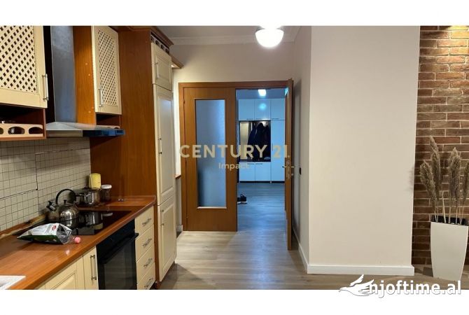 Shtepi ne shitje Apartament ne Tirane, 2+1, Mobilimi E mobiluar, Pagesa 250,000  Euro.