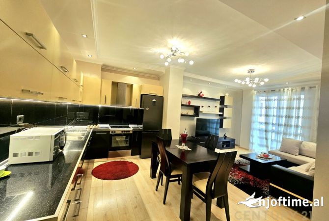 Shtepi me qera Apartament ne Tirane, 2+1, Mobilimi E mobiluar, Pagesa 700  Euro.