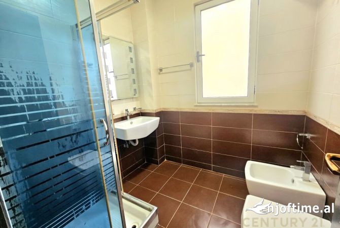 Shtepi me qera Apartament ne Tirane, 2+1, Mobilimi E mobiluar, Pagesa 700  Euro.