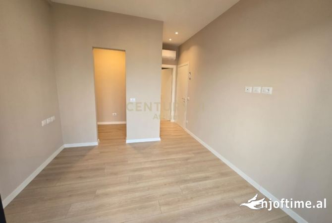 Shtepi me qera Apartament ne Tirane, 3+1, Mobilimi Pjeserisht e mobiluar, Pagesa 1,400  Euro.